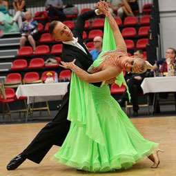 Спортивные бальные танцы сольно и в паре, латиноамериканская и европейская программы.